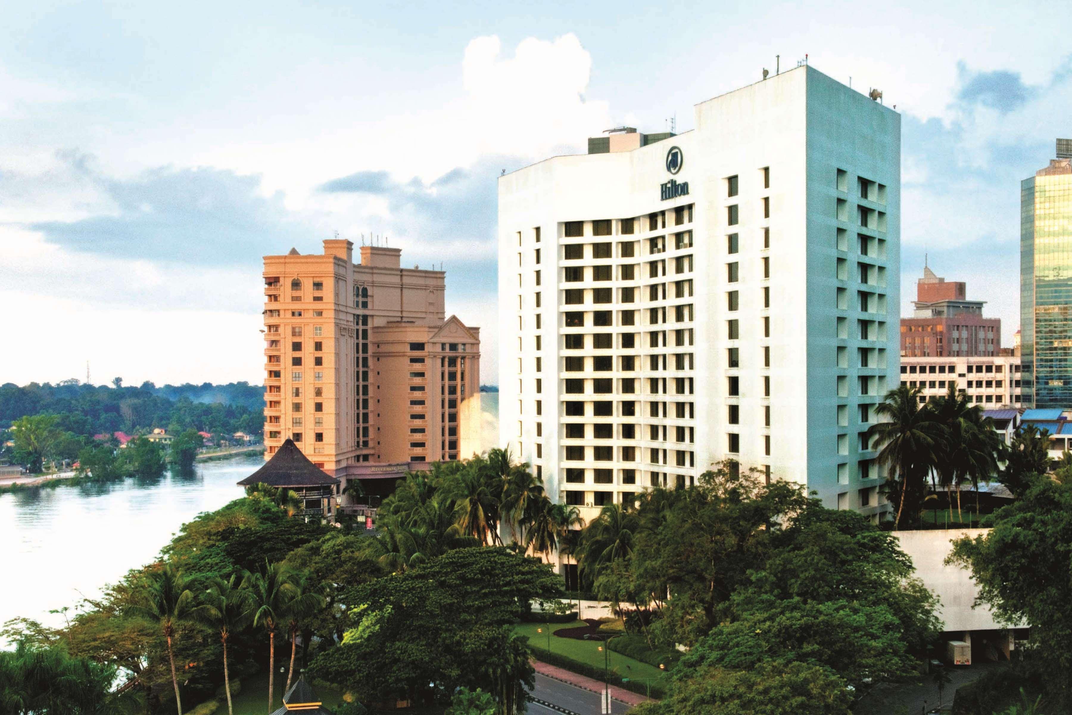Hilton Kuching Hotel Bagian luar foto