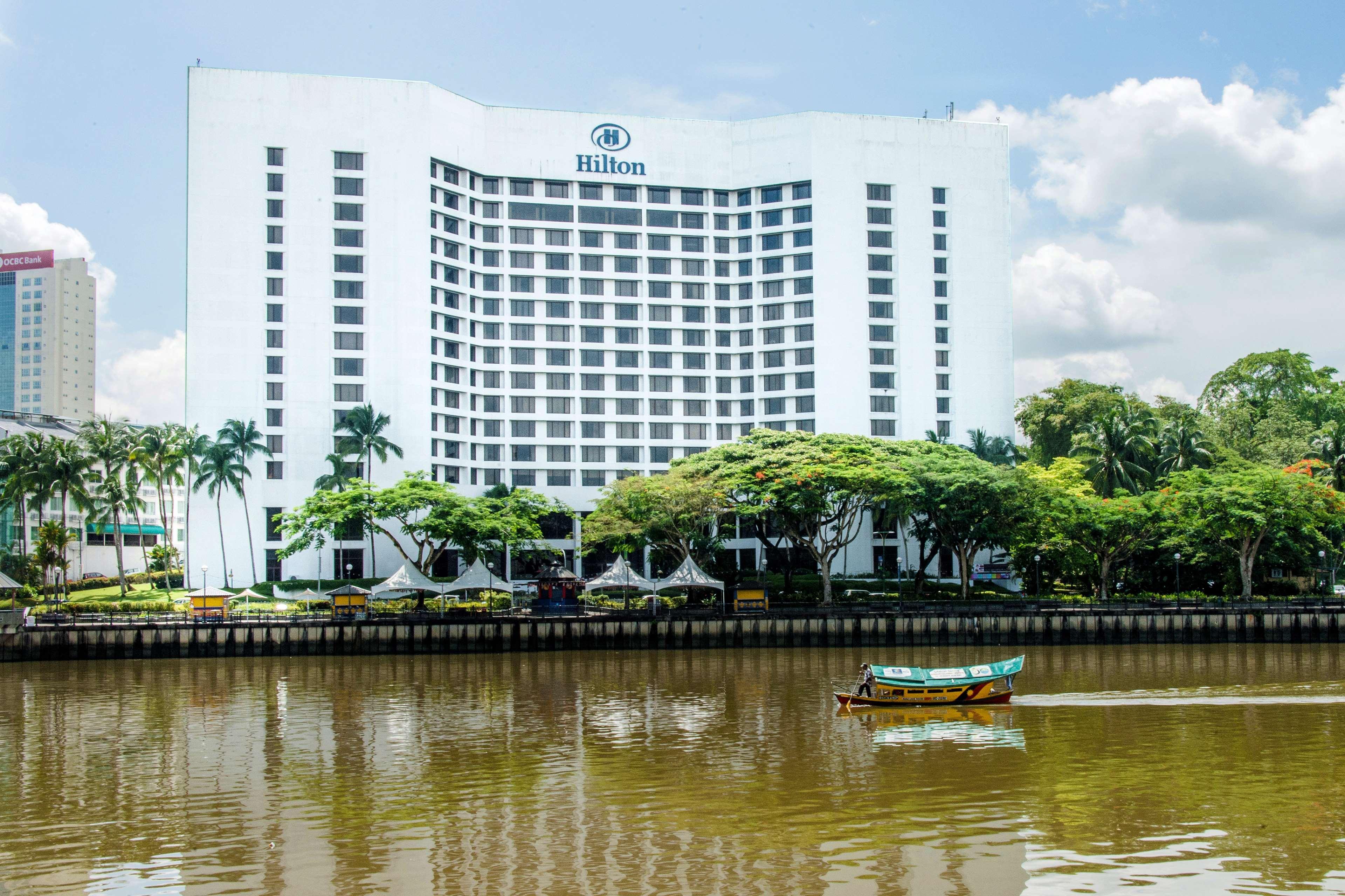 Hilton Kuching Hotel Bagian luar foto